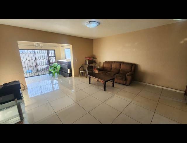 3 BEDROOM TOWNHOUSE FOR SALE IN NEWMARKET